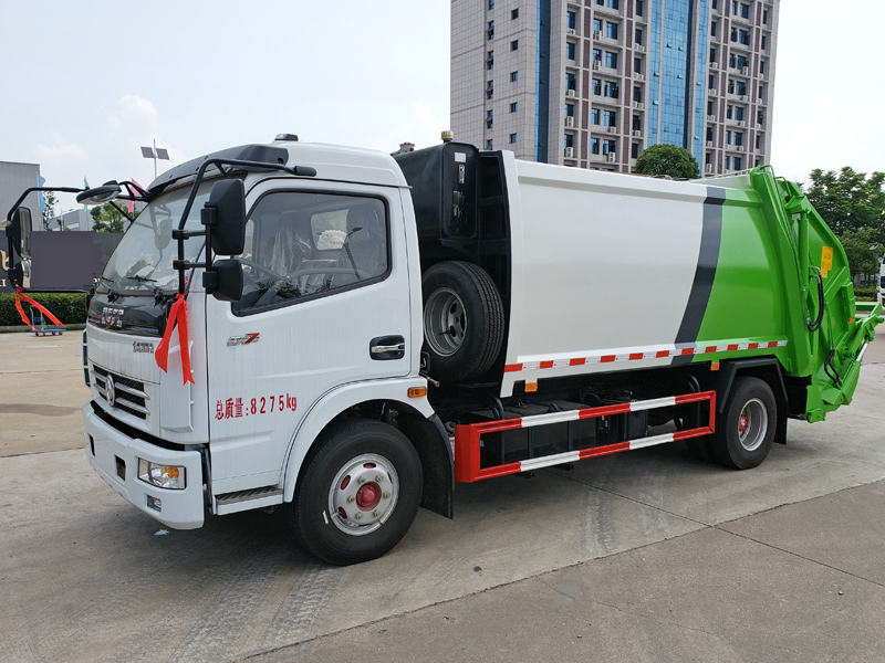 新款環衛壓縮垃圾車特點介紹